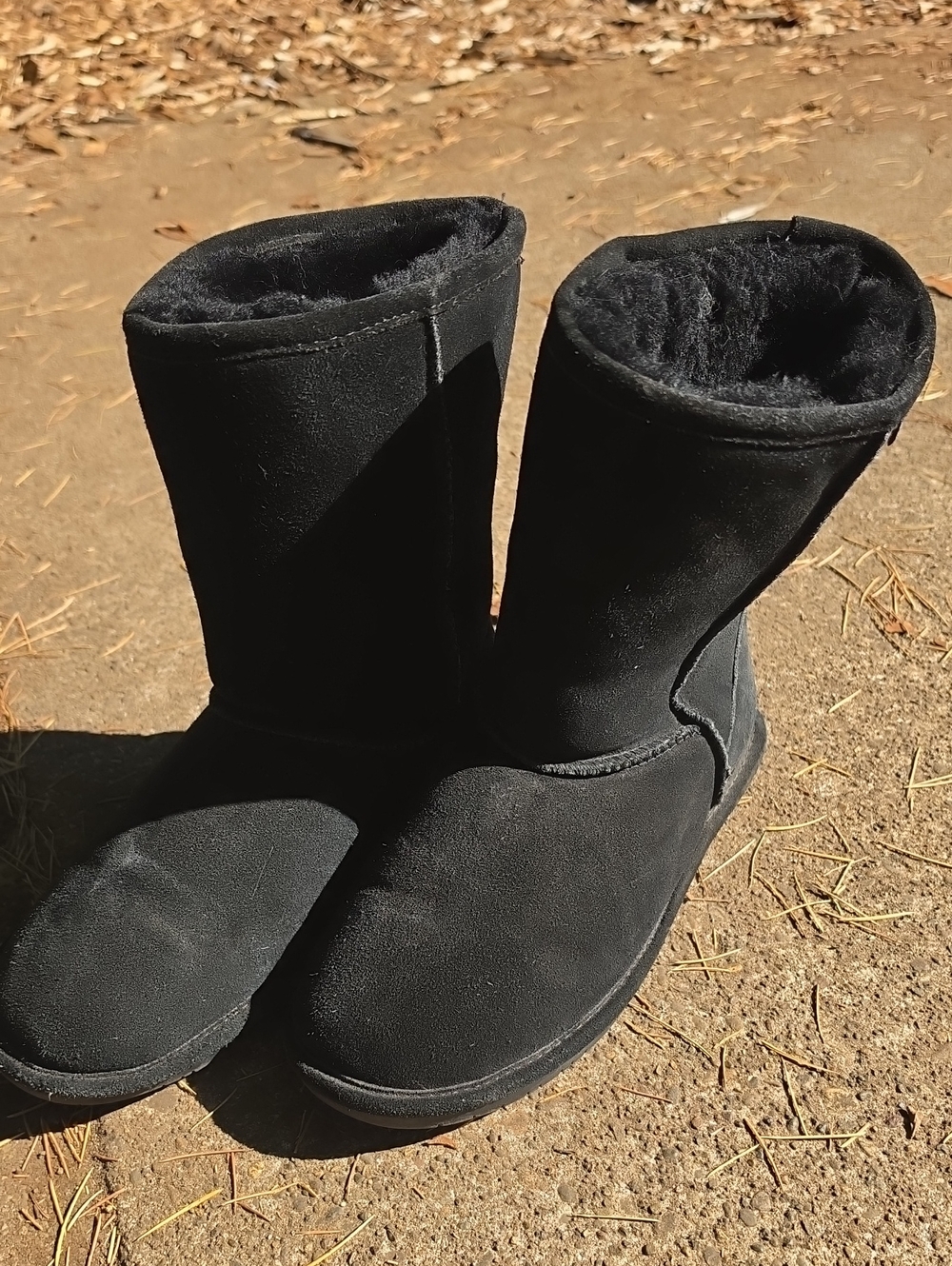 BearPaw Black Plush Mid-Calf Winter Boots
